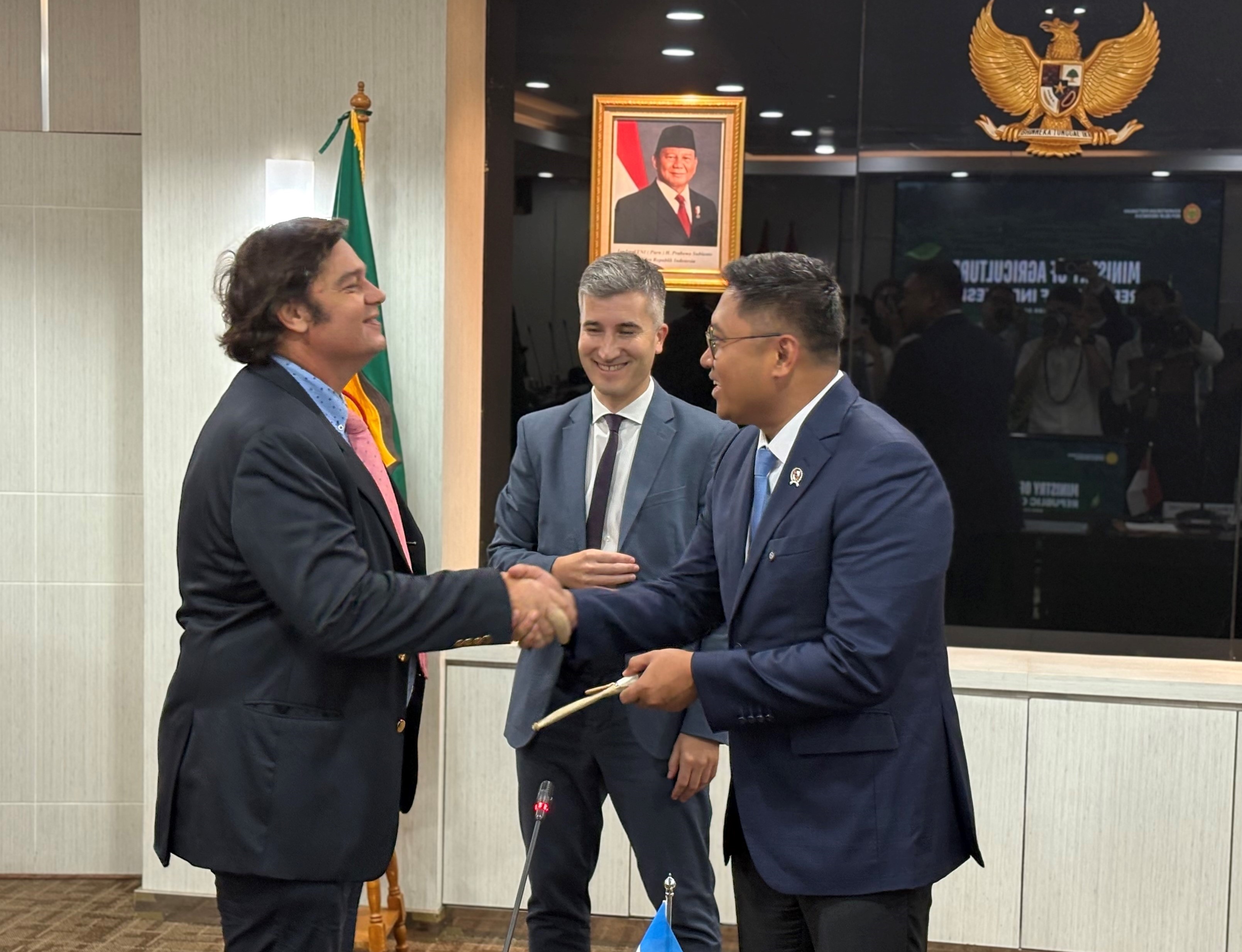 Viceministro de Agricultura Sr.Sudayorno, Presidente IPCVA Georges Breitshmitt y Subsecretario de Mercados Agroalimentarios Agustin Tejeda